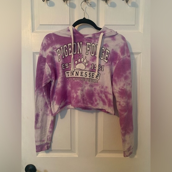 Tops - Tie dye Cropped Pigeon Forge Hoodie - Size Medium